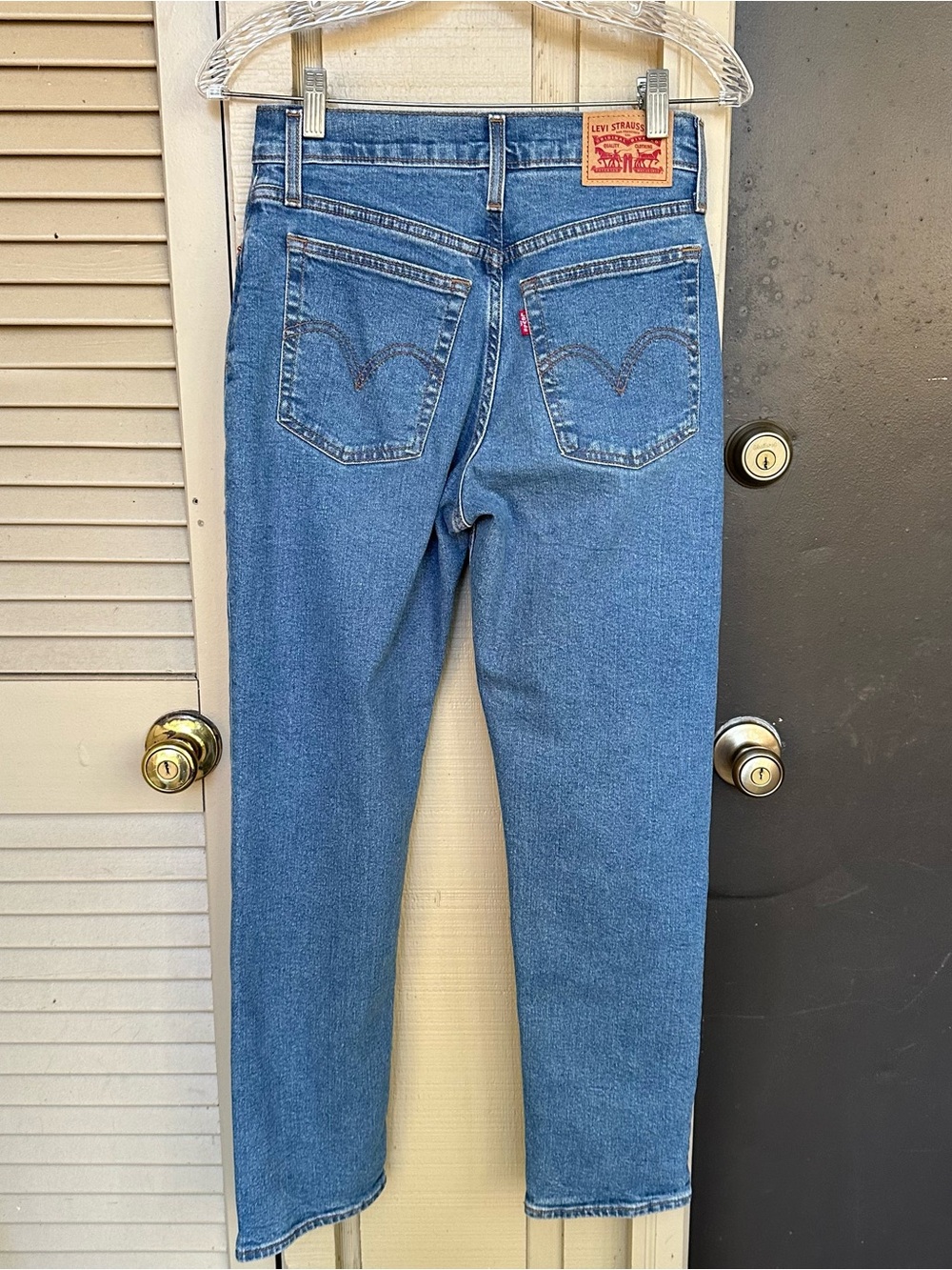 Levi’s “Wedgie Straight” Buttonfly Jeans Size 26